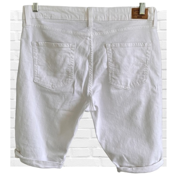 Levis Signature Gold Mid Rise Skinny White Bermuda Shorts Women’s 16 W33 Cuffed - Picture 2 of 9